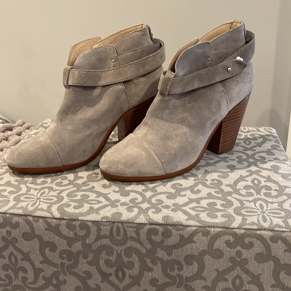 Rag and bone size 7 grey suede bootie